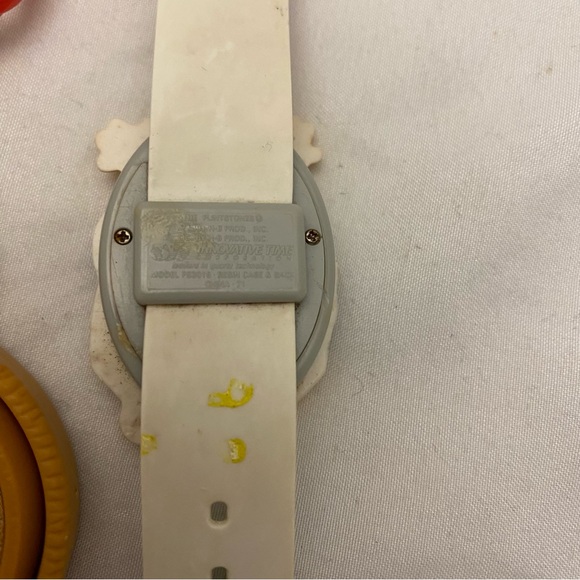 Kids Watch Lot Of 2 Untested Not Working Shrek Gingerbread Man & The Flintstones - Picture 2 of 9